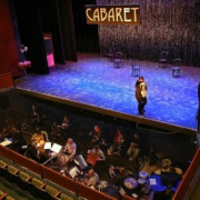 Cabaret burlesque sur grand écran